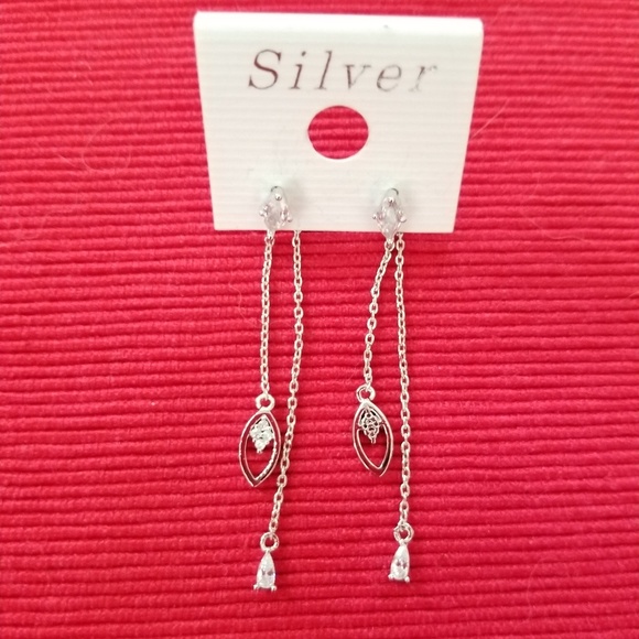 Earring - Picture 1 of 1